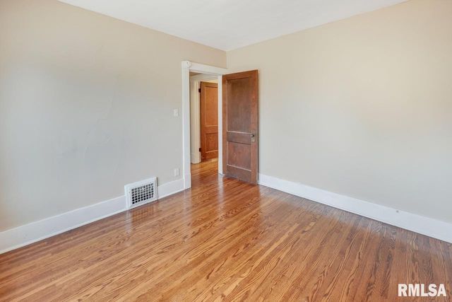 1803 W MAIN Street, Peoria, IL 61606