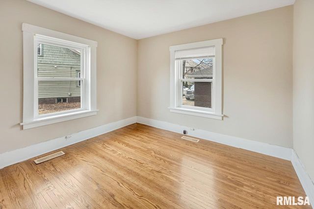 1803 W MAIN Street, Peoria, IL 61606