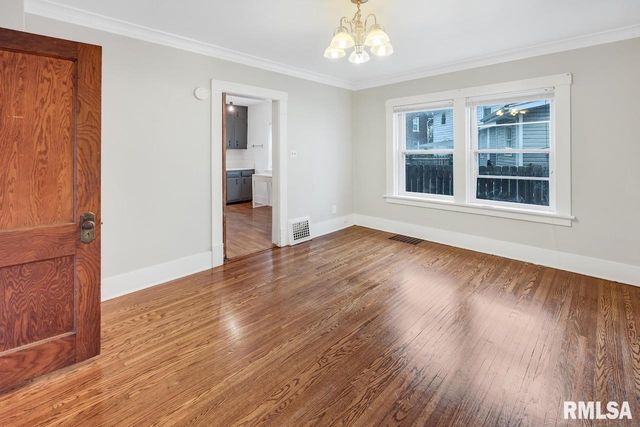 1803 W MAIN Street, Peoria, IL 61606