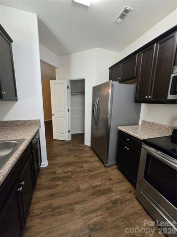 9138 Bradstreet Commons Way, Charlotte, NC 28215