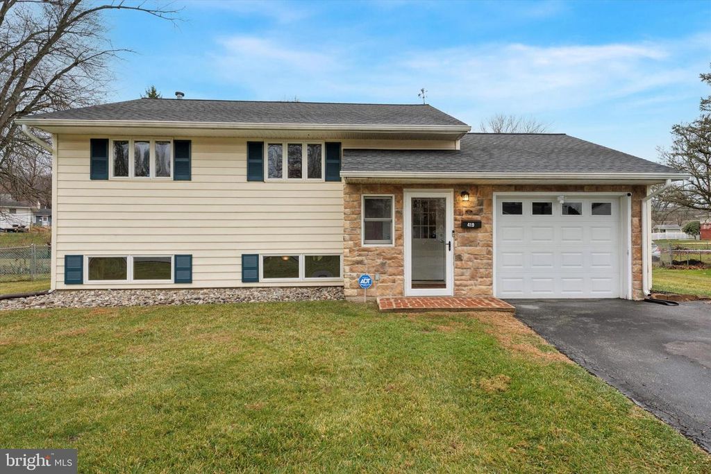 419 SUNSET DR, Downingtown, PA 19335