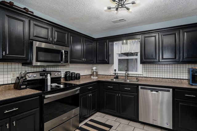 425 W Aldrich Road, Bolivar, MO 65613