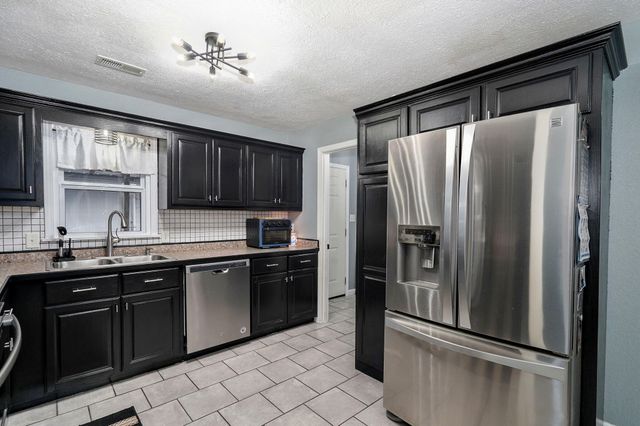 425 W Aldrich Road, Bolivar, MO 65613