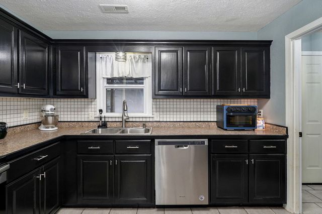 425 W Aldrich Road, Bolivar, MO 65613