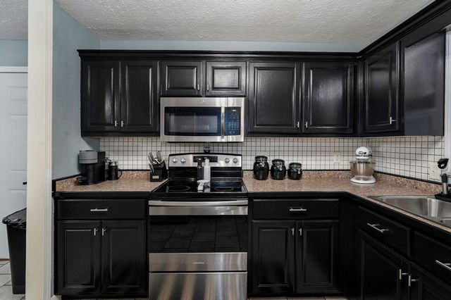 425 W Aldrich Road, Bolivar, MO 65613