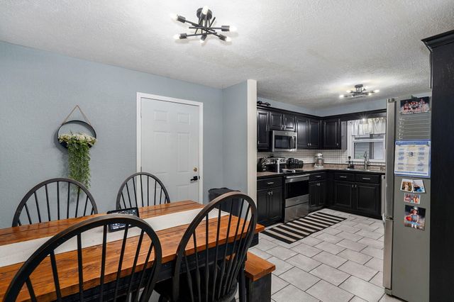 425 W Aldrich Road, Bolivar, MO 65613