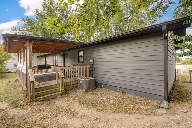 425 W Aldrich Road, Bolivar, MO 65613