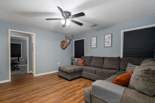 425 W Aldrich Road, Bolivar, MO 65613