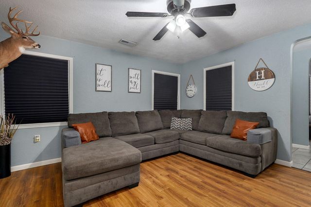 425 W Aldrich Road, Bolivar, MO 65613