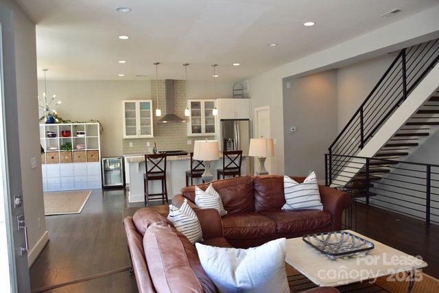 916 Westbrook Drive B, Charlotte, NC 28202