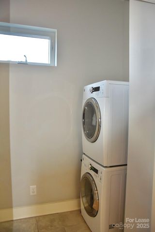 916 Westbrook Drive B, Charlotte, NC 28202