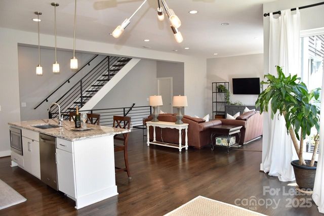 916 Westbrook Drive B, Charlotte, NC 28202