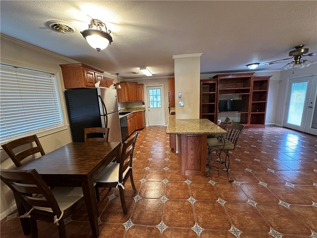 1030 Burkshire Dr, Corpus Christi, TX 78412 — photo 4