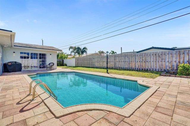 477 SE 17th Terrace, Deerfield Beach, FL 33441