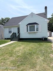 142 Monmouth Road, Oakhurst, NJ 07755