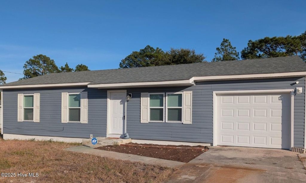 17 Crown Point Road, Hubert, NC 28539