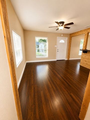 1126 Wilbur Street, Dallas, TX 75224