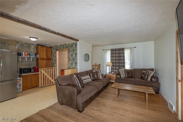 1966 Mattingly Road, Hinckley, OH 44233