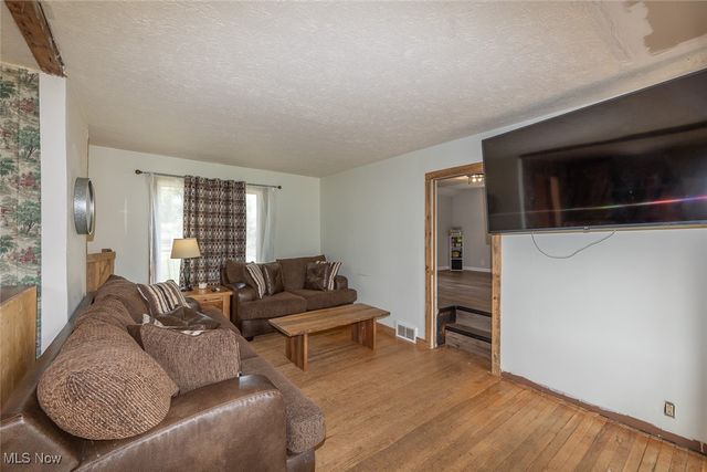 1966 Mattingly Road, Hinckley, OH 44233