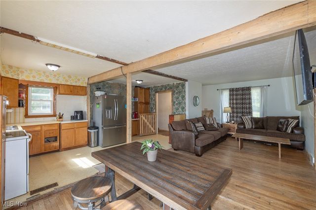 1966 Mattingly Road, Hinckley, OH 44233