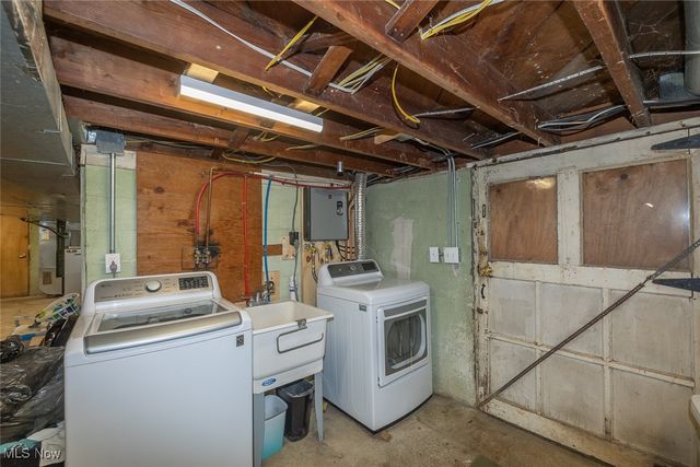 1966 Mattingly Road, Hinckley, OH 44233