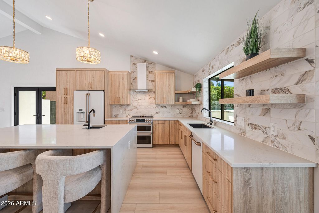Image 13 of property listing at 10012 N 76TH Place, Scottsdale, AZ 85258