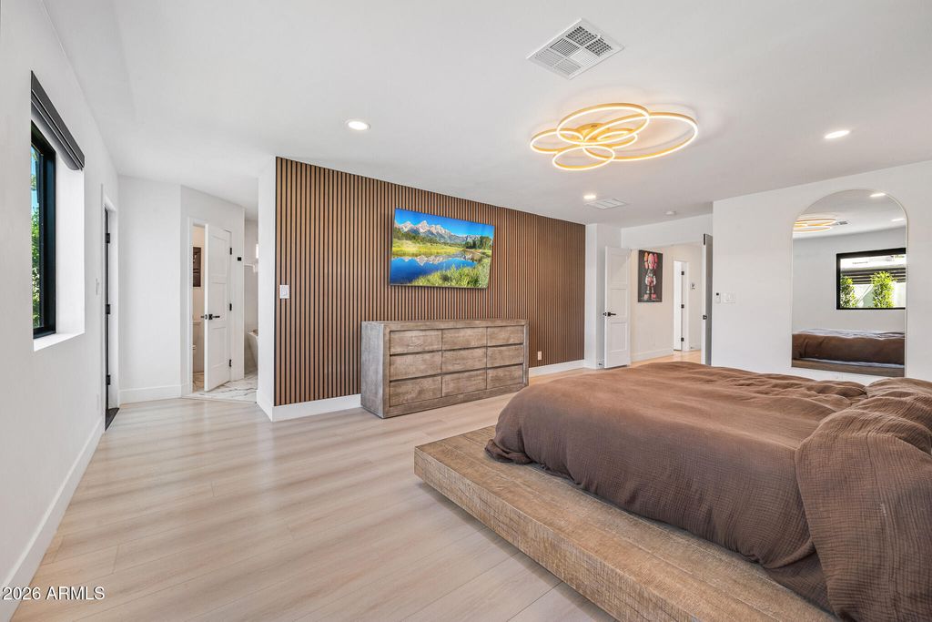 Image 32 of property listing at 10012 N 76TH Place, Scottsdale, AZ 85258