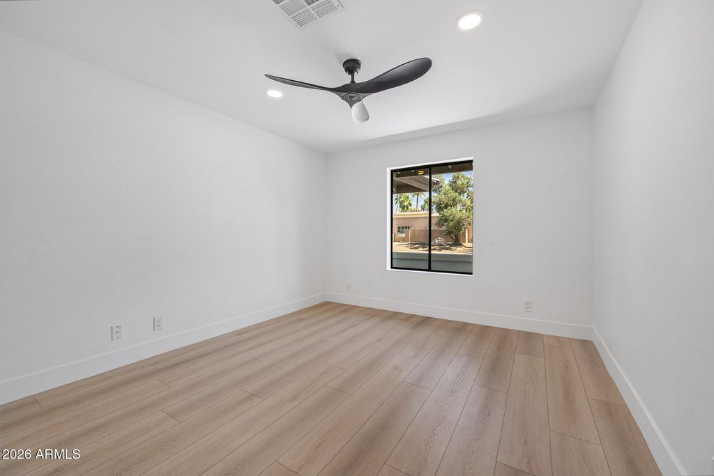 Image 41 of property listing at 10012 N 76TH Place, Scottsdale, AZ 85258