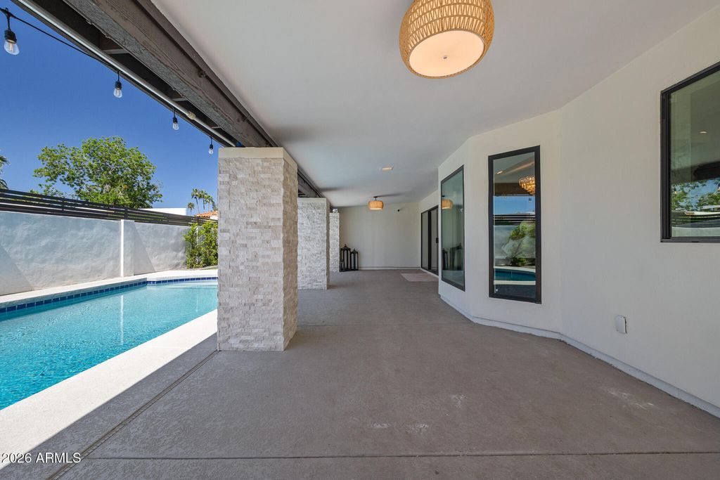 Image 50 of property listing at 10012 N 76TH Place, Scottsdale, AZ 85258
