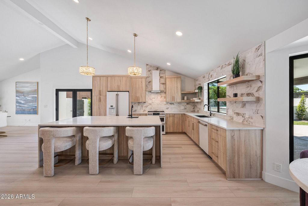 Image 6 of property listing at 10012 N 76TH Place, Scottsdale, AZ 85258