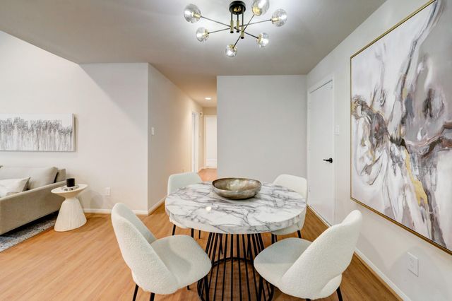 1201 Bering Drive 68, Houston, TX 77057