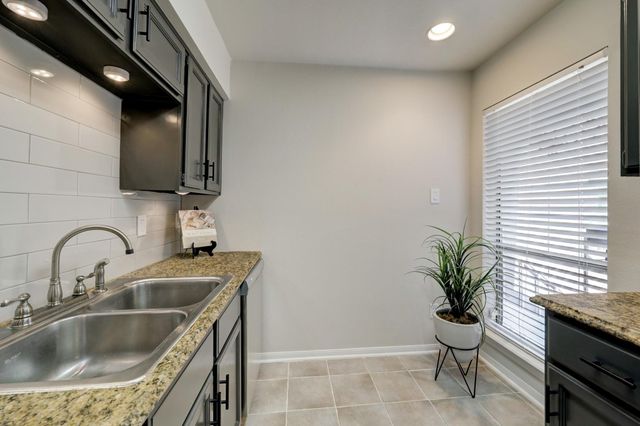 1201 Bering Drive 68, Houston, TX 77057