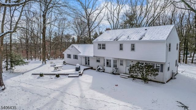 6 Prides Crossing, Chester Twp., NJ 07930