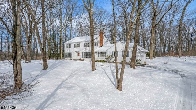 6 Prides Crossing, Chester Twp., NJ 07930