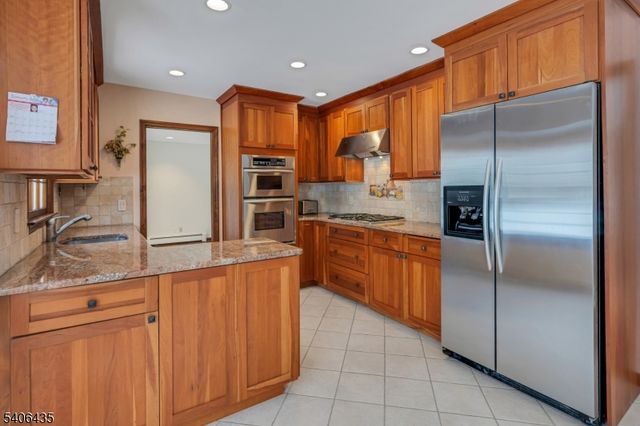 6 Prides Crossing, Chester Twp., NJ 07930