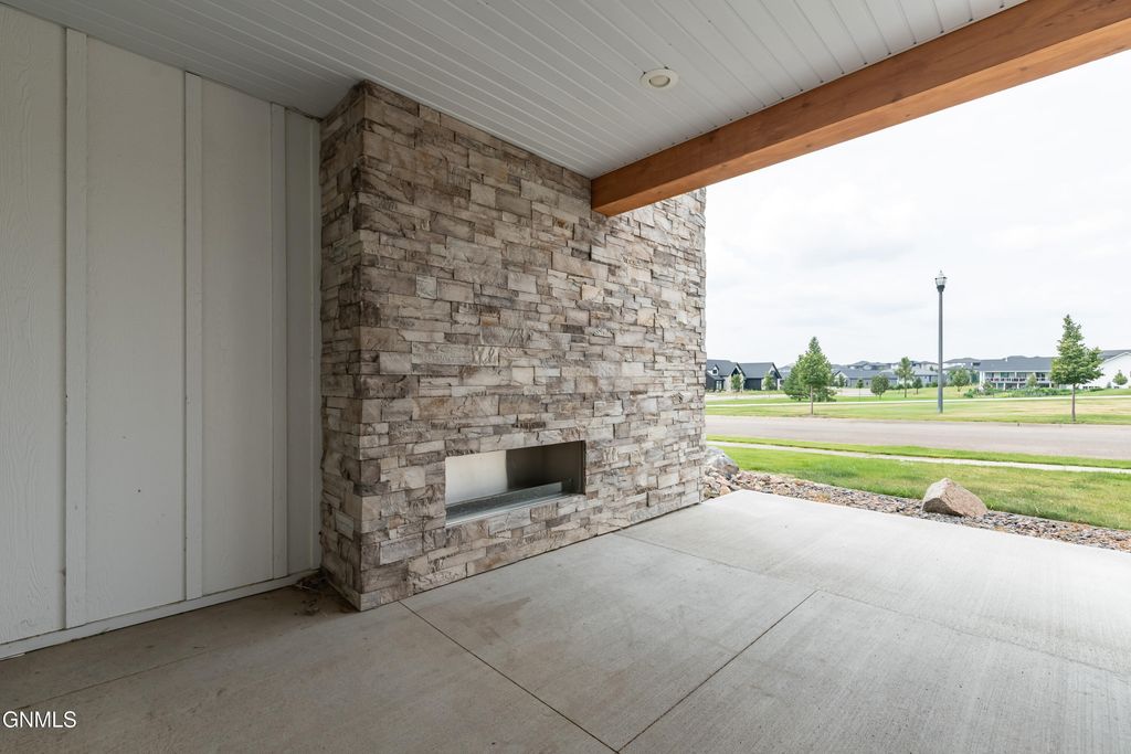 4013 Ivory Lane, Bismarck, ND 58503 photo 4