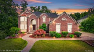 7083 Chatham Court, West Bloomfield Charter Township, MI 48322
