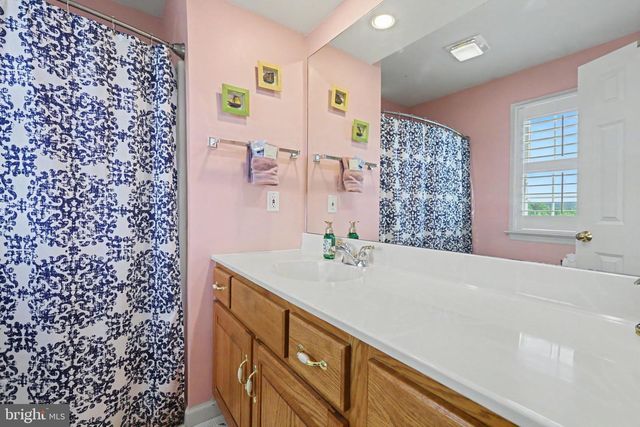143 JACOBS CREEK DR, Hershey, PA 17033