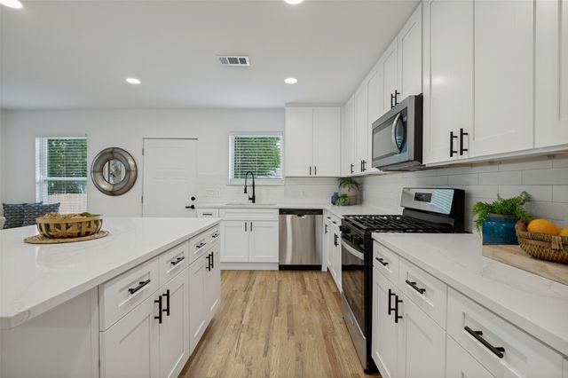 201 Conrad Street, Dallas, TX 75224