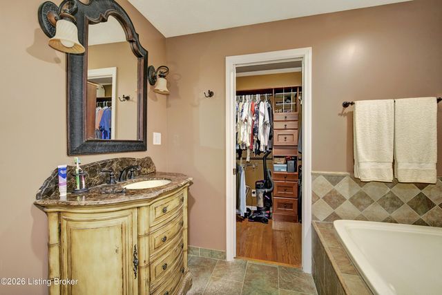 3912 Iron Horse Way, Louisville, KY 40272