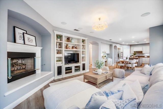 3272 Avenida La Cima, Carlsbad, CA 92009