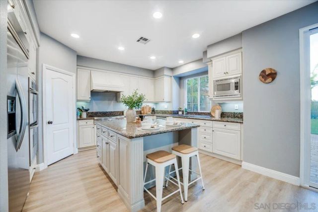 3272 Avenida La Cima, Carlsbad, CA 92009