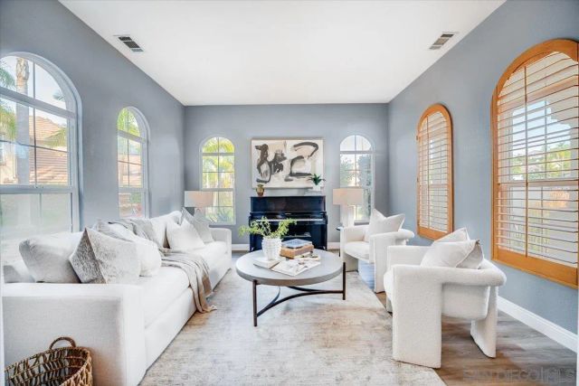 3272 Avenida La Cima, Carlsbad, CA 92009