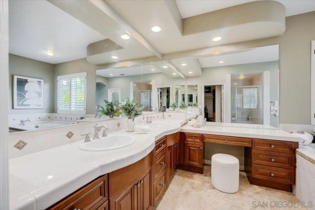 3272 Avenida La Cima, Carlsbad, CA 92009