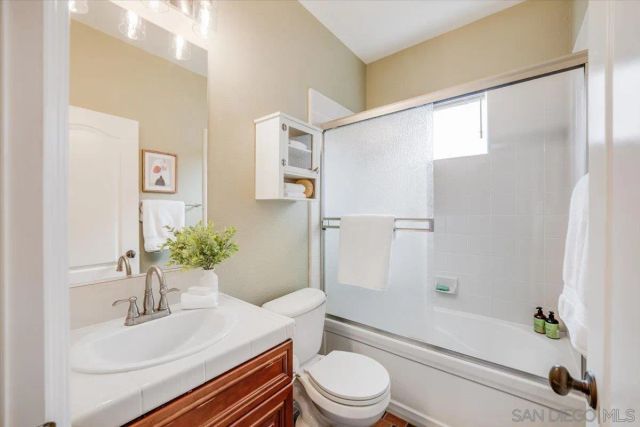 3272 Avenida La Cima, Carlsbad, CA 92009