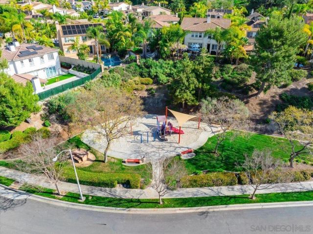 3272 Avenida La Cima, Carlsbad, CA 92009