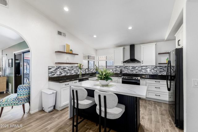 8629 W Maui Lane, Peoria, AZ 85381