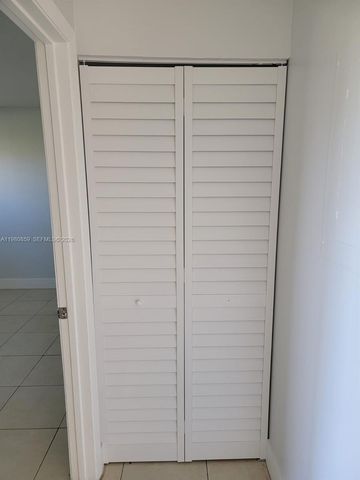 3441 NW 44th St 106, Oakland Park, FL 33309