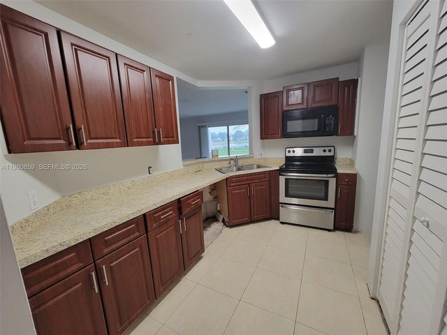 3441 NW 44th St 106, Oakland Park, FL 33309