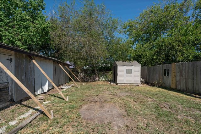 1050 Dorthy Dr, Corpus Christi, TX 78412